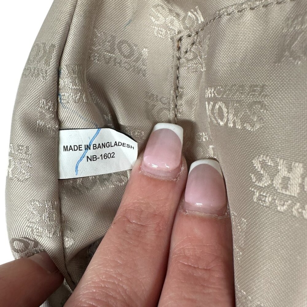 Michael Kors Medium FALLON Messenger Bag Vanilla Acorn - Picture 7 of 16